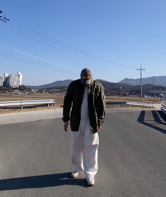 데일리룩('26.2.16.)아메리칸니들 ACDC 볼캡, 무신사스탠다드 슬리브 티셔츠, 폴로랄프로렌 M-65 야상자켓 빈티지 재킷, 무신사스탠다드 와이드 벌룬 팬츠, 아디다스 드래곤