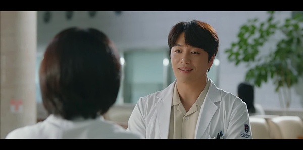 정숙에게-얘기하는-로이