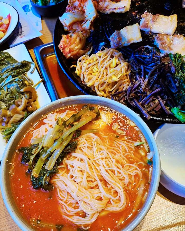 토요일은 밥이좋아 시흥 은행동 호수공원 볏짚 발효 숙성 삼겹살 맛집 전라도 김치 묵은지 목살 항정살 숙성고기 현지인 추천 토밥 좋아 방송정보