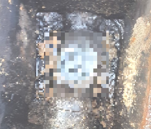 주택가에 있는 집수정에는 생활 하수가 흘러들어가 온갖 오물이 있어요. 마치 음식을 급하게 먹고 체한 토사물 같죠.