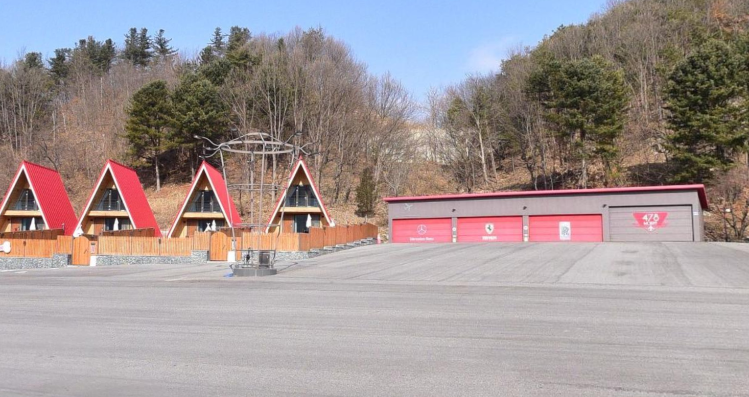 도그라운드 광장 옆 대형 차고지