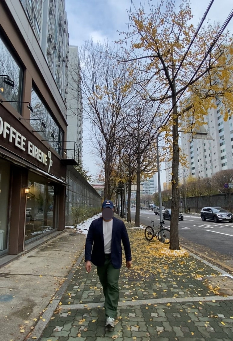 데일리룩(2024. 11. 30.)휴먼앤캣 스톤워시드 볼캡 , 폴로랄프로렌 베이직 블레이저 자켓, 무신사스탠다드 베이직 티셔츠, 무신사스탠다드 퍼티그팬츠, 뉴발란스 993 그레이