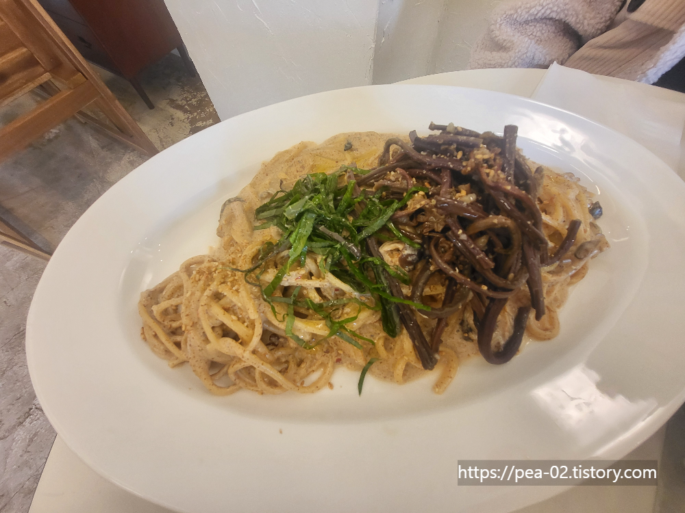 거제 뜨루와 고사리 들깨 크림 파스타