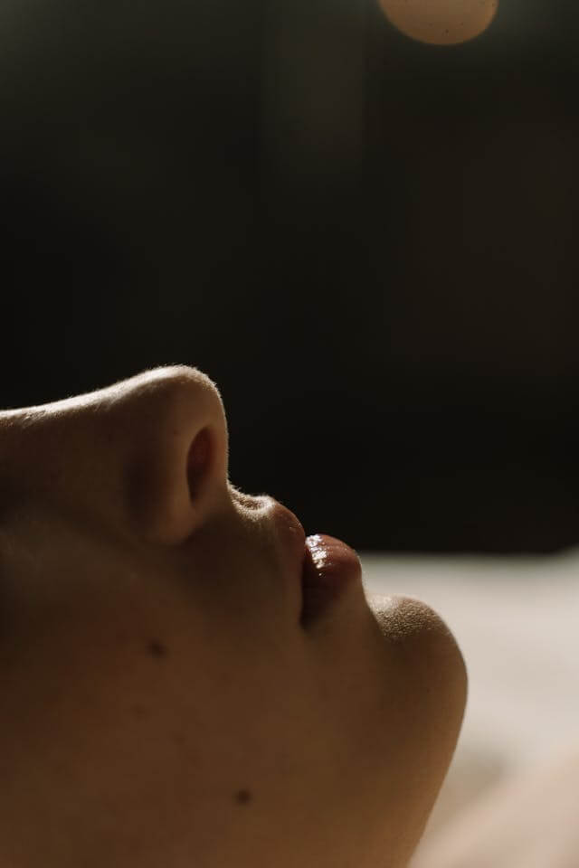 성형수술 하는 꿈 해몽, 변화와 심리적 의미는?