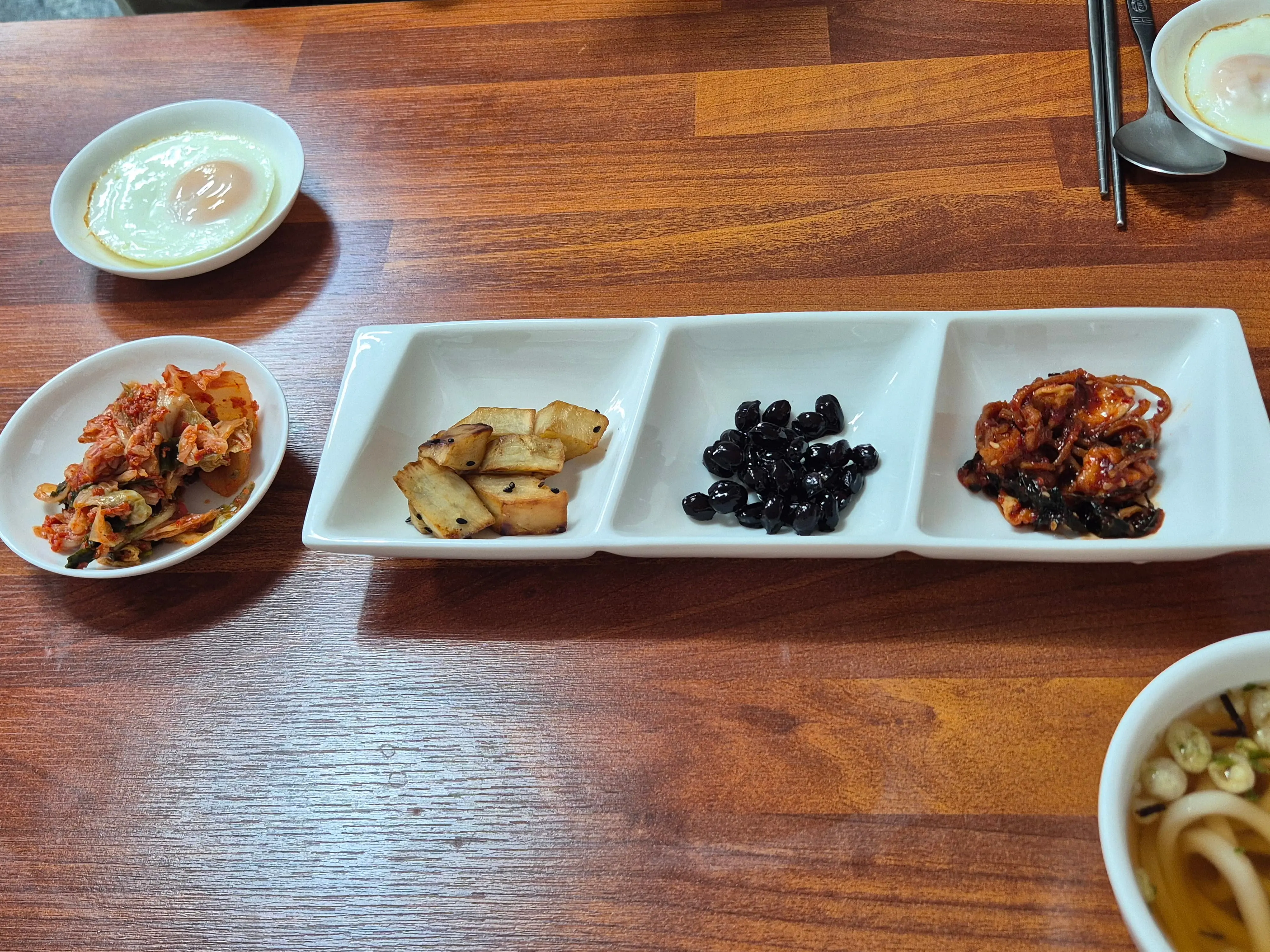 거제굴집돈까스 밑반찬