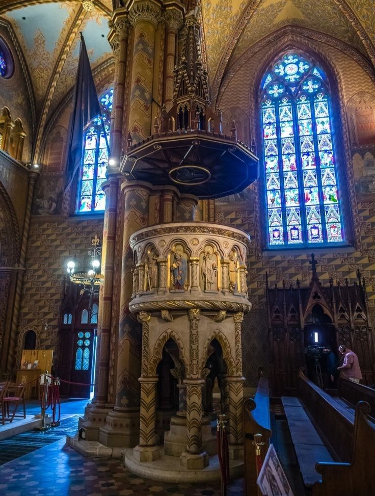 마차시 성당 내부