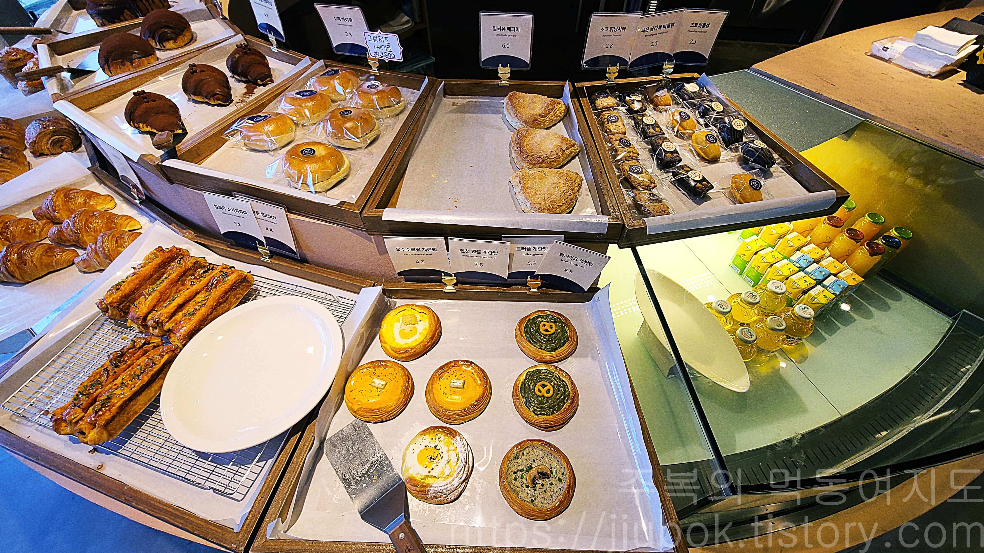 남촌회관-베이커리-진열대-2
