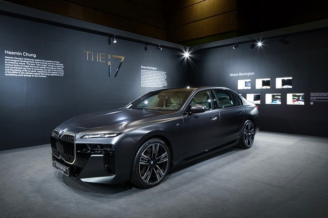 BMW i7