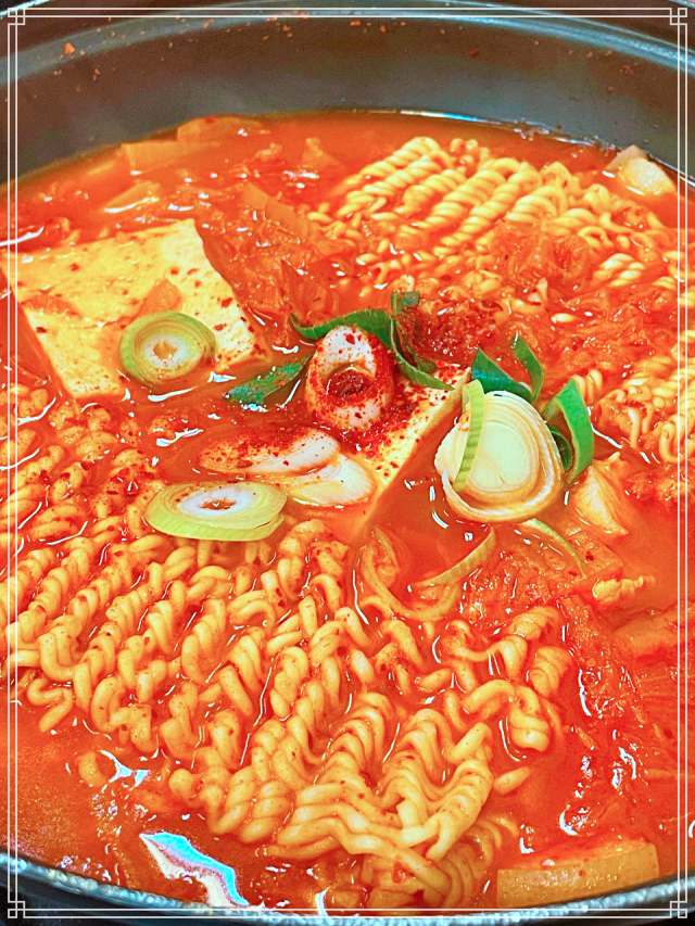 시흥 배곧 맛집 단돈 3천원 돼지 고기 듬뿍 김치찌개