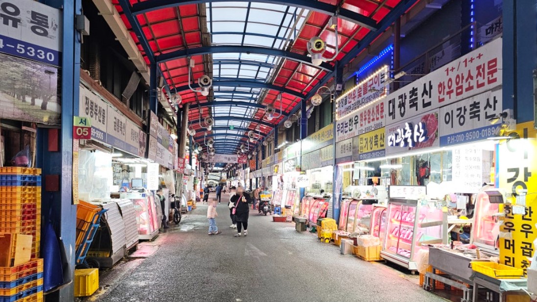마장동 축산물 시장 내부의 전경