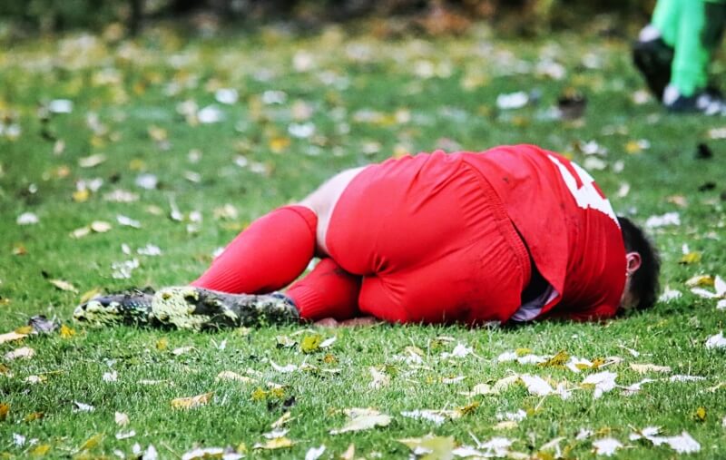 경기장에서-부상당한-축수선수