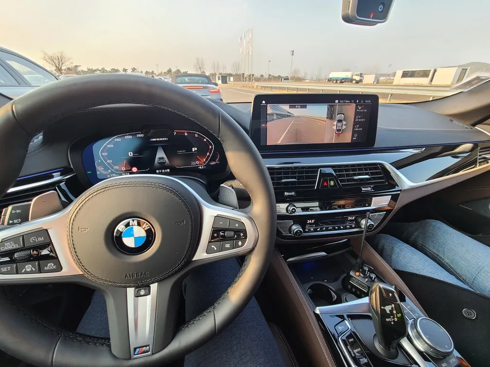 M550i 실내