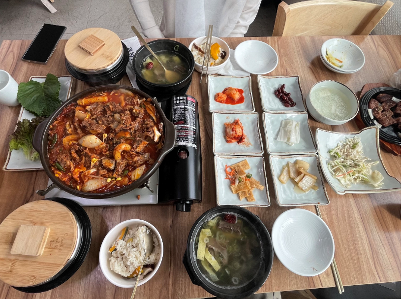 동인동왕갈비탕 차림상