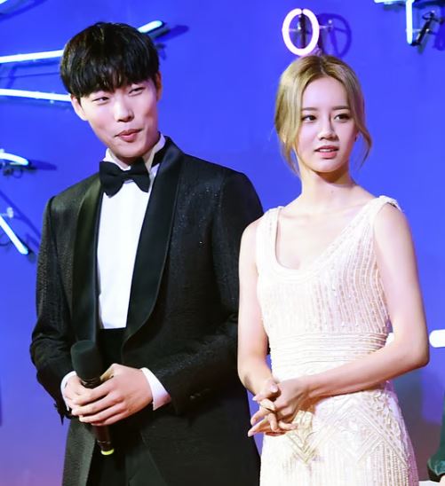 류준열 혜리 한소희 나이, 양다리 의혹, 배우 프로필