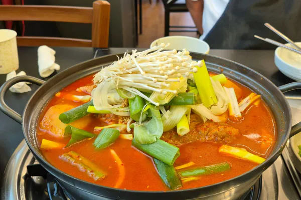 고수의 부엌 김치삼합 가마솥의 누룽지