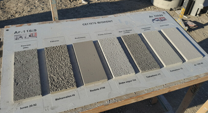 다양한 시멘트 종류 샘플 진열 장면