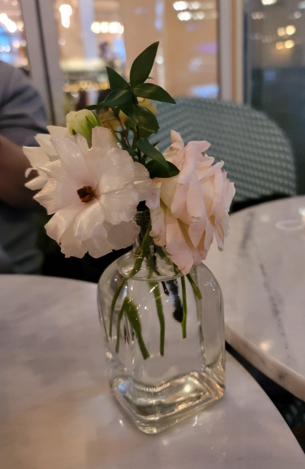 콜린 카페 테이블 생화 세팅