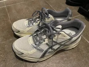 손목닥터9988-포인트로-구매한-아식스-운동화