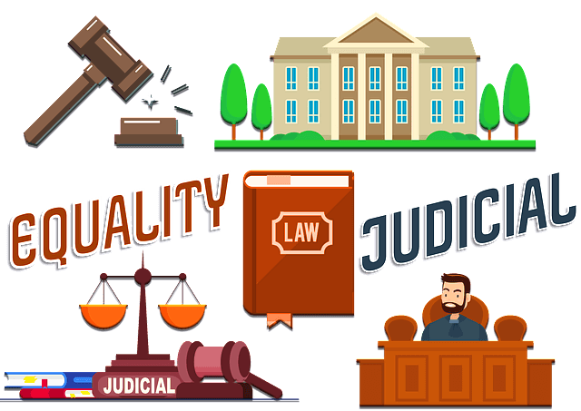 판사와 법원, 판사 망치, 법전이 그려진 그림들이 있다.