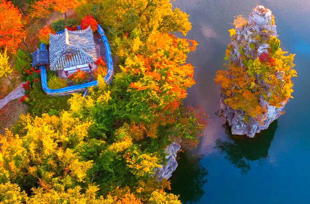 강 위에 솟은 거대한 암석, 선바위의 첫인상