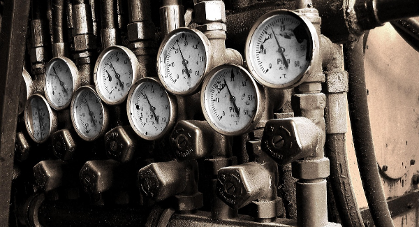 여러 개의 계기판 사진