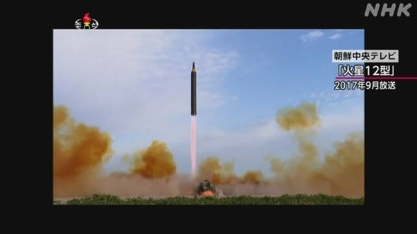 발사되는 미사일 사진