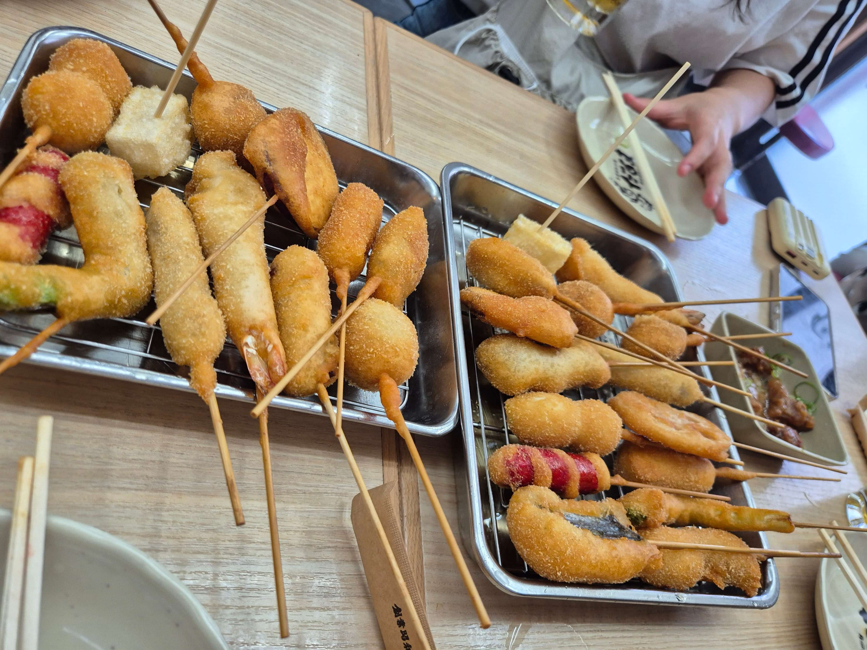 오사카 신세카이 쿠시카츠 다루마 츠텐카쿠 생맥주 맛집 값싼해외여행