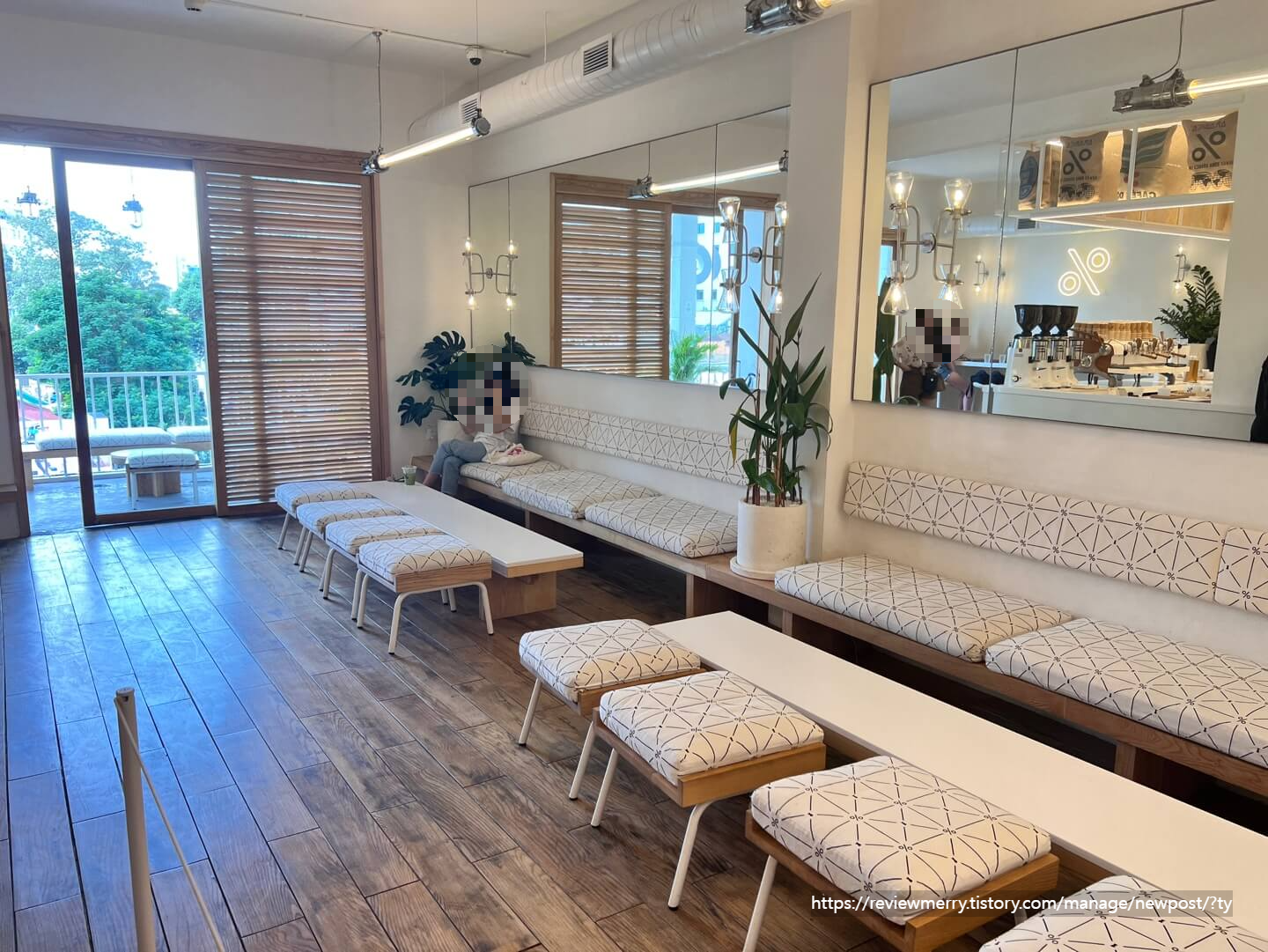 카페 내부