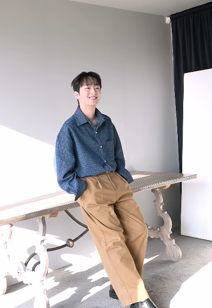 이찬원&amp;#44; 서울가요대상 첫 참석에 4관왕 석권&hellip;트로트 가수 혼자 시상식 뒤집었다