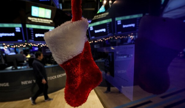 미국_증권거래소에_걸린_산타클로스_양말