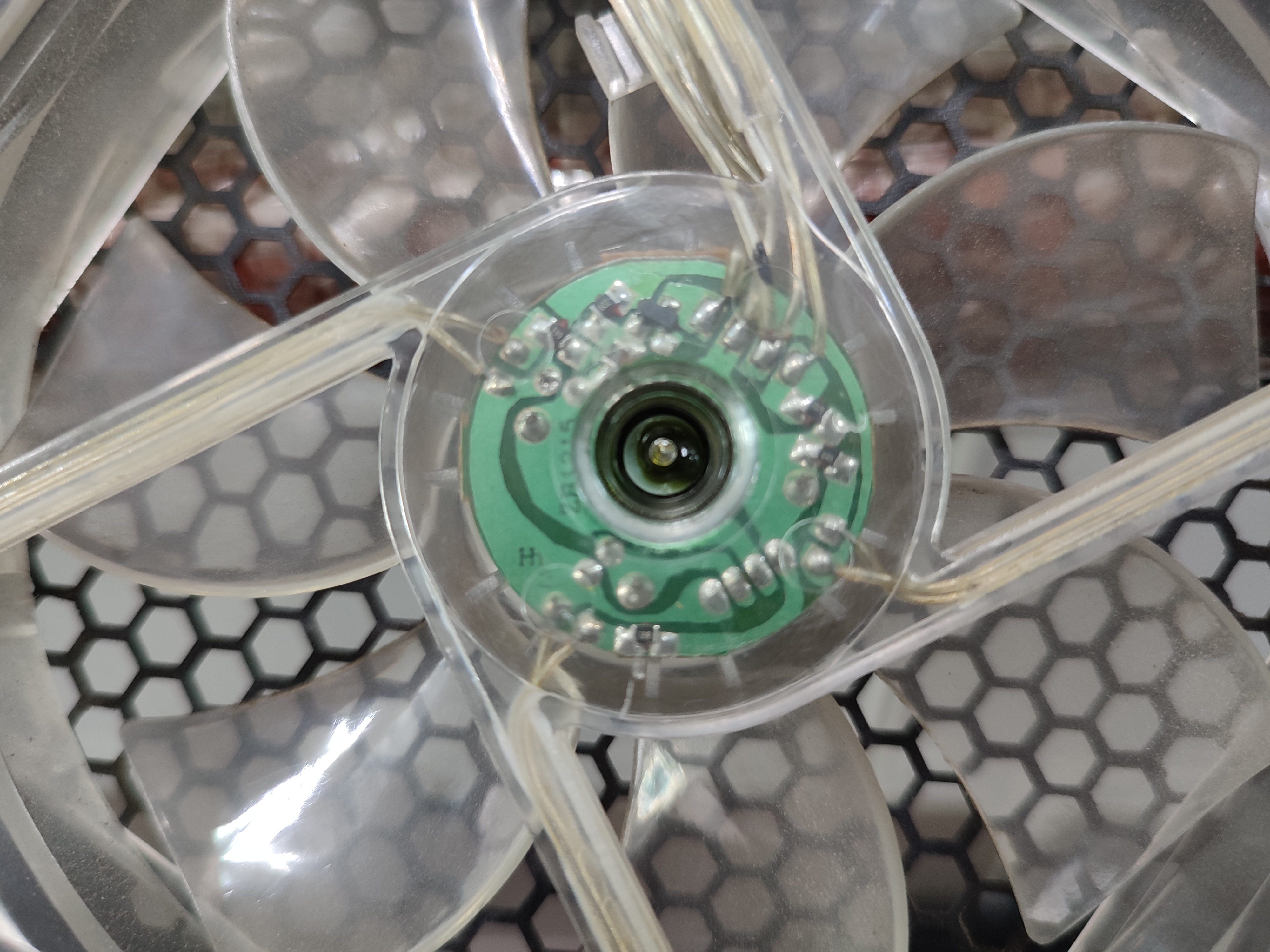 ZA1225CSL 잘만케이스 케이스팬 오일 보충 중