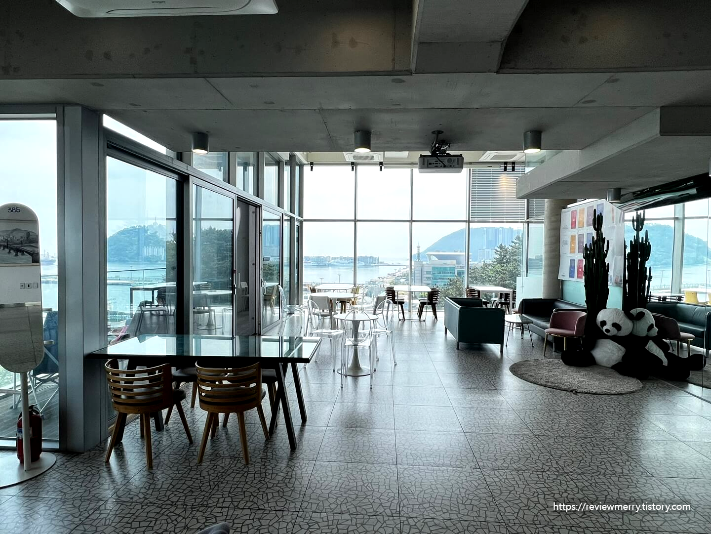 2층 내부 테이블