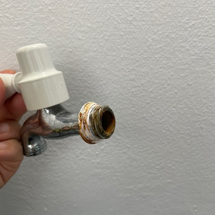 녹슨 수도 연결부위