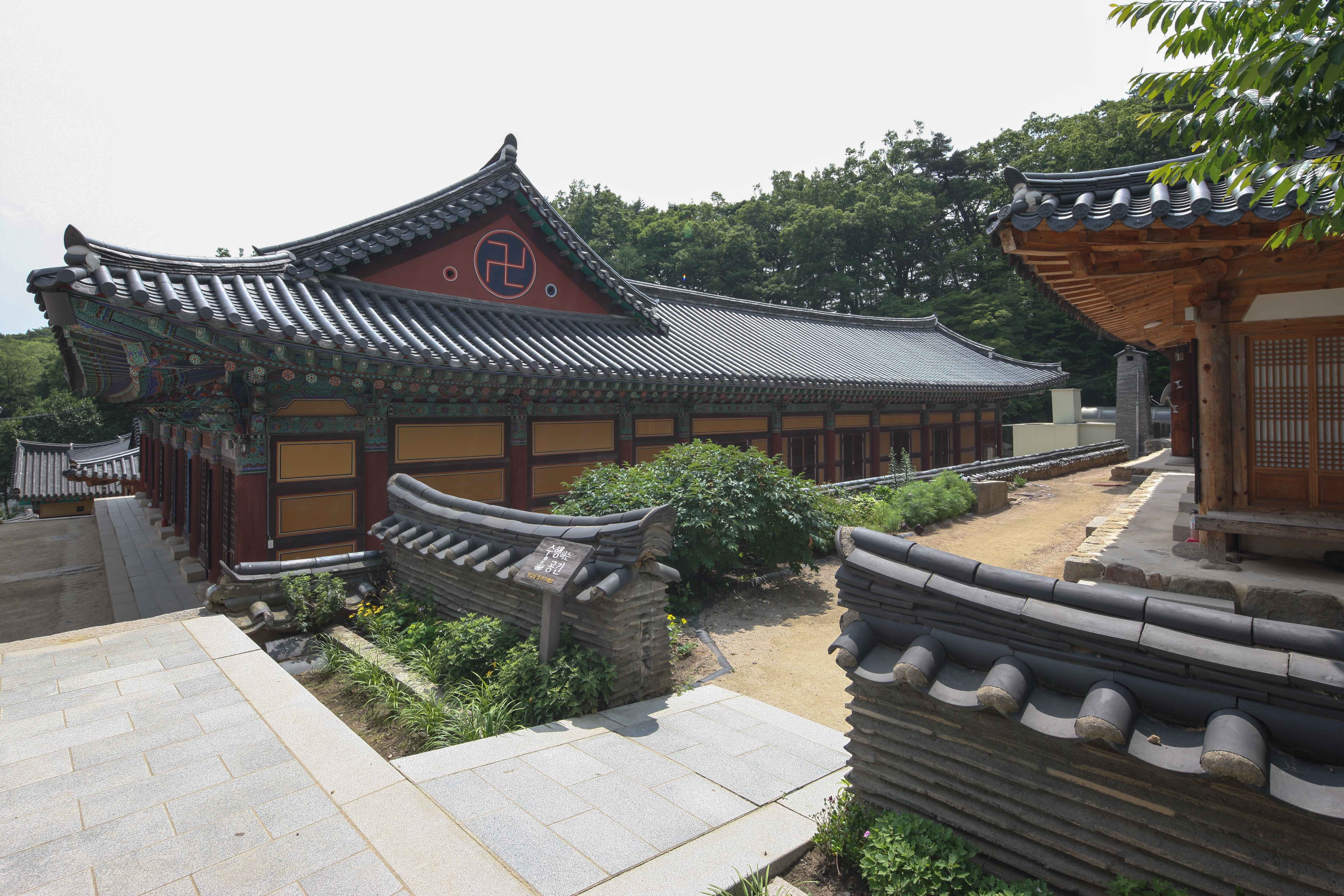 대웅전