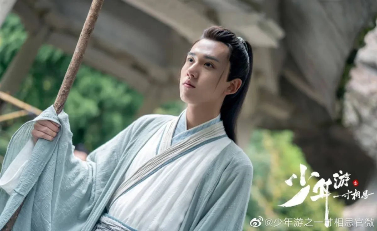 나무막대기를-들고-비장한표정의-좌경사