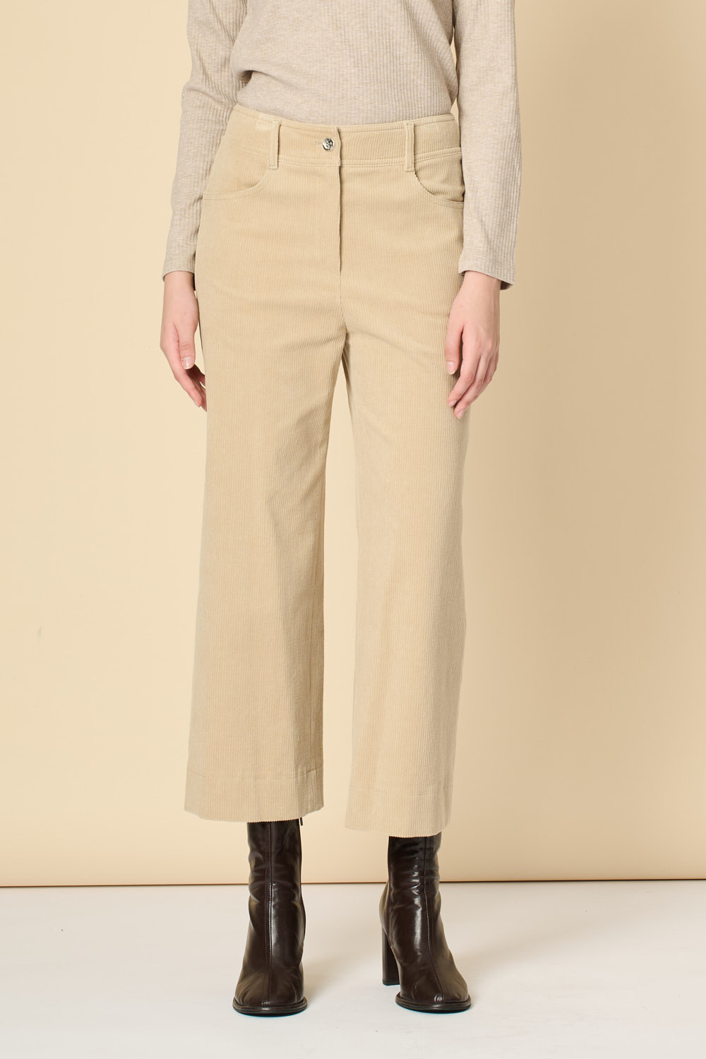 코듀로이 팬츠에 부츠