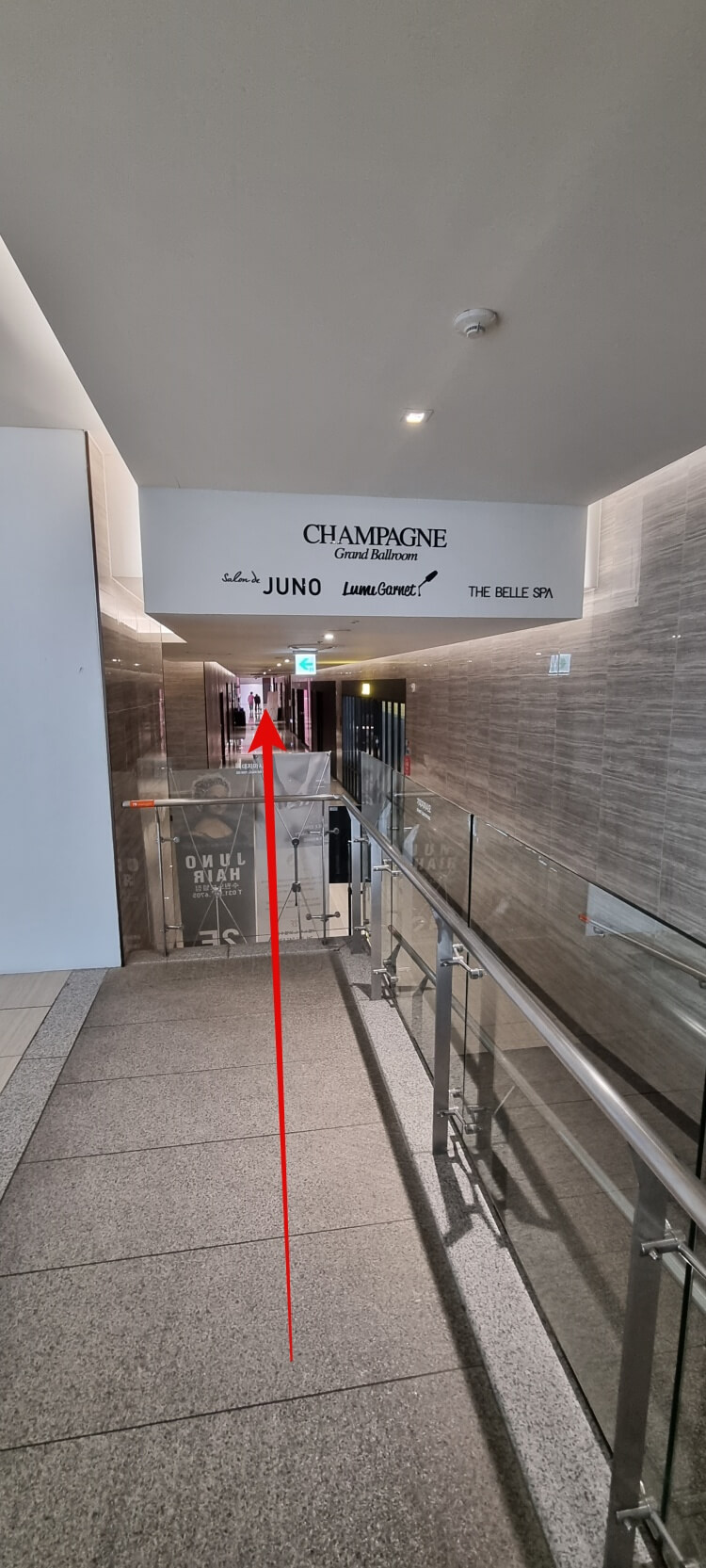 노보텔-입구에서-결혼식장-가는-길-1