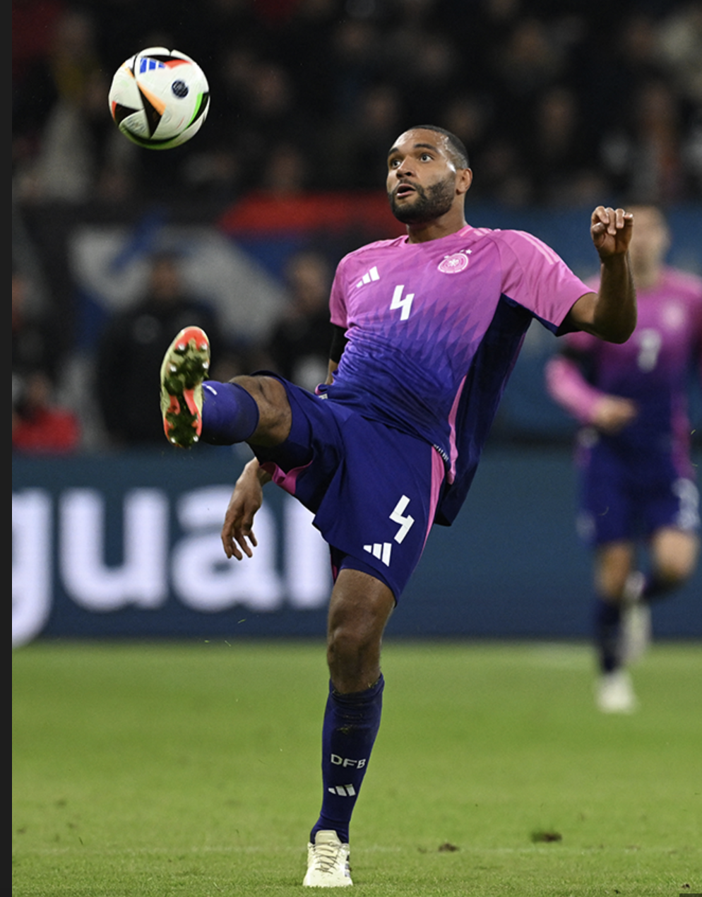 김민재 경쟁자 영입, 요나탄 타