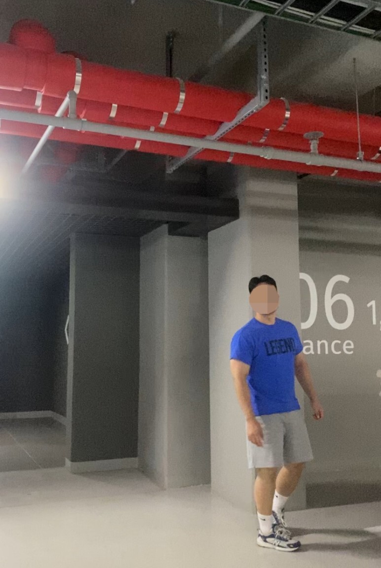 데일리룩(오뭘입)강경원 레전드티셔츠 블루, 무탠다드 스웨트쇼츠 그레이, 나이키 크루삭스, 뉴발란스 ML615NBS,빈티지패션, 데일리룩, 남자데일리코디, 남자데일리패션, ootd