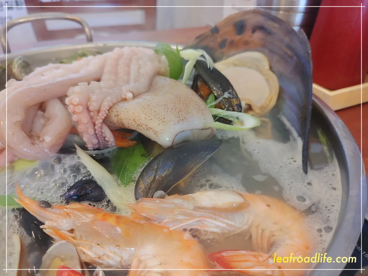 박승광-해물칼국수-끓는-모습