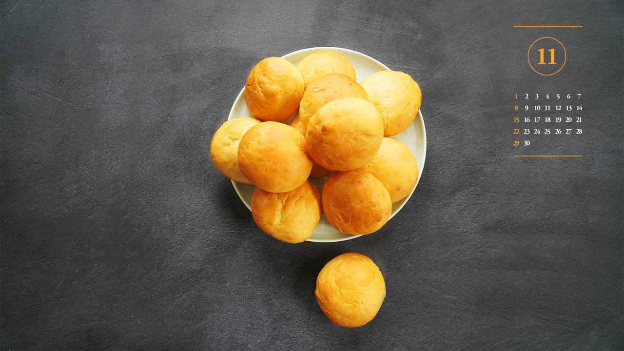 13 쟁반 위의 둥근 빵 A - 2026년11월 달력배경화면
