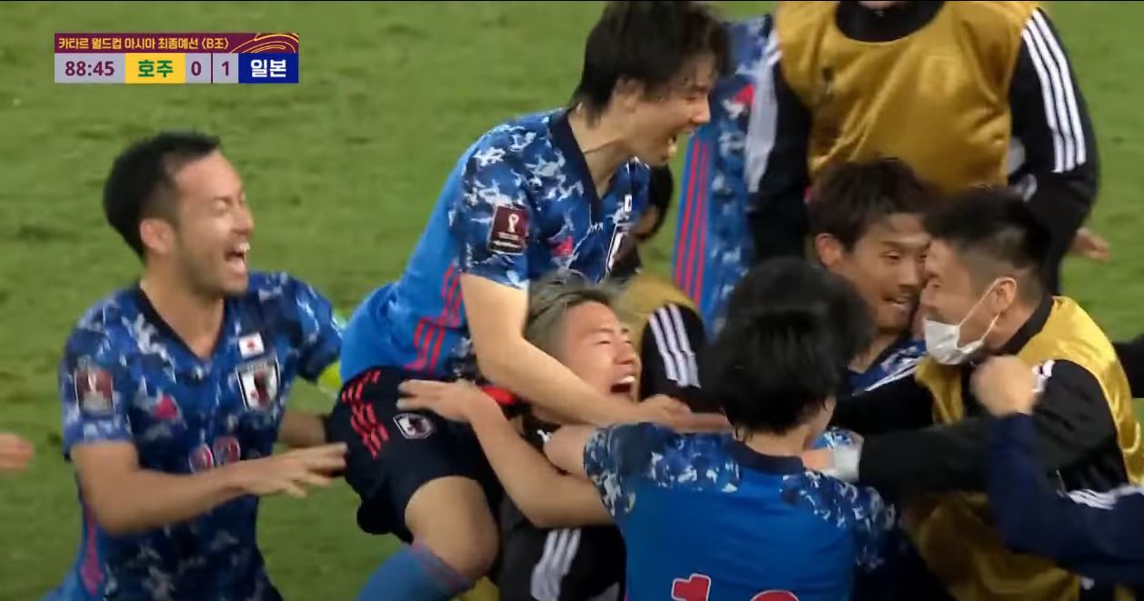 일본선수들이 기뻐하는 모습