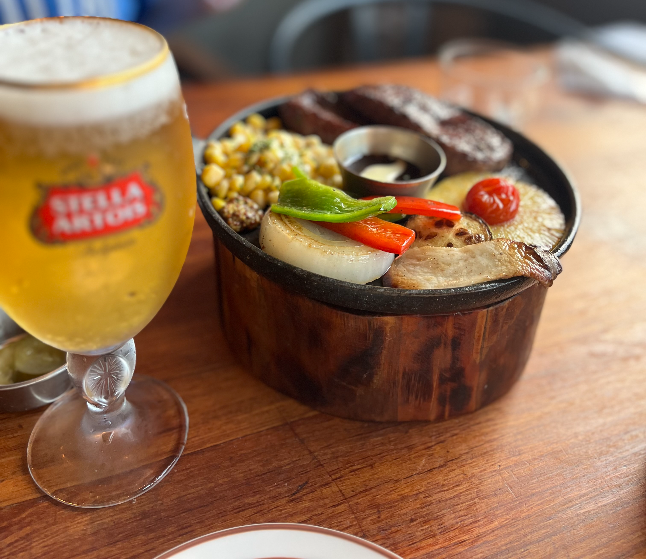 초점이 나간 스텔라 아르투아 생맥주