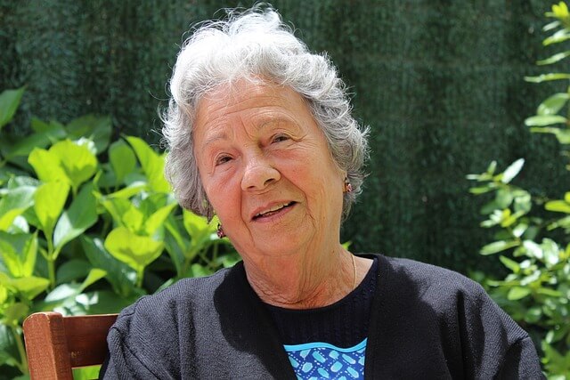 65세 되면 부여되는 혜택 신청하기