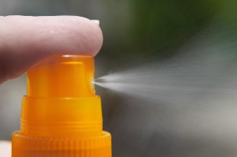 선크림 바를 때 &lsquo;이곳&rsquo; 빼먹으면 피부암 위험 커진다! 놓치기 쉬운 자외선 사각지대