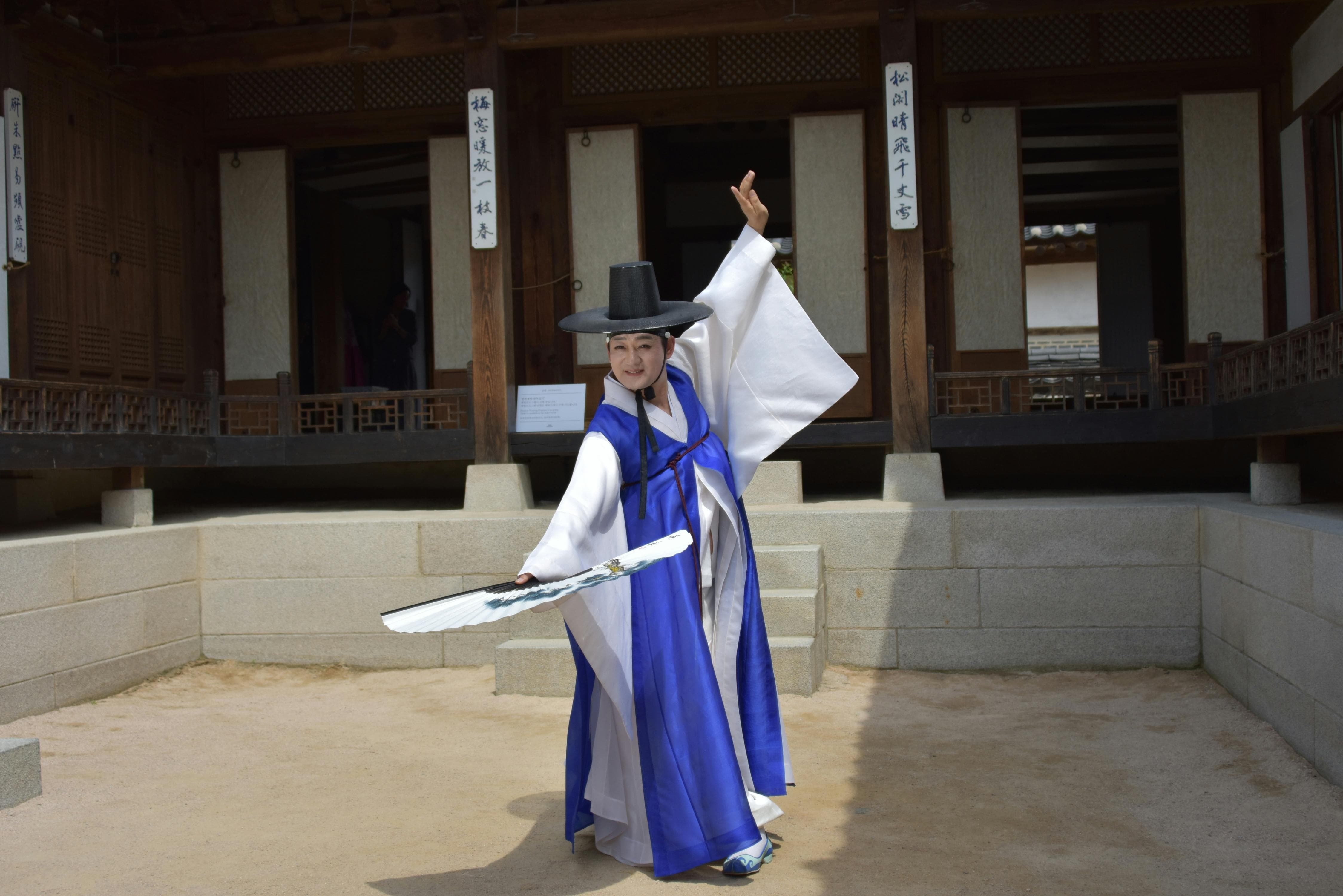 궁중복식 vs 민간복식 - 구성, 색상, 소재 비교