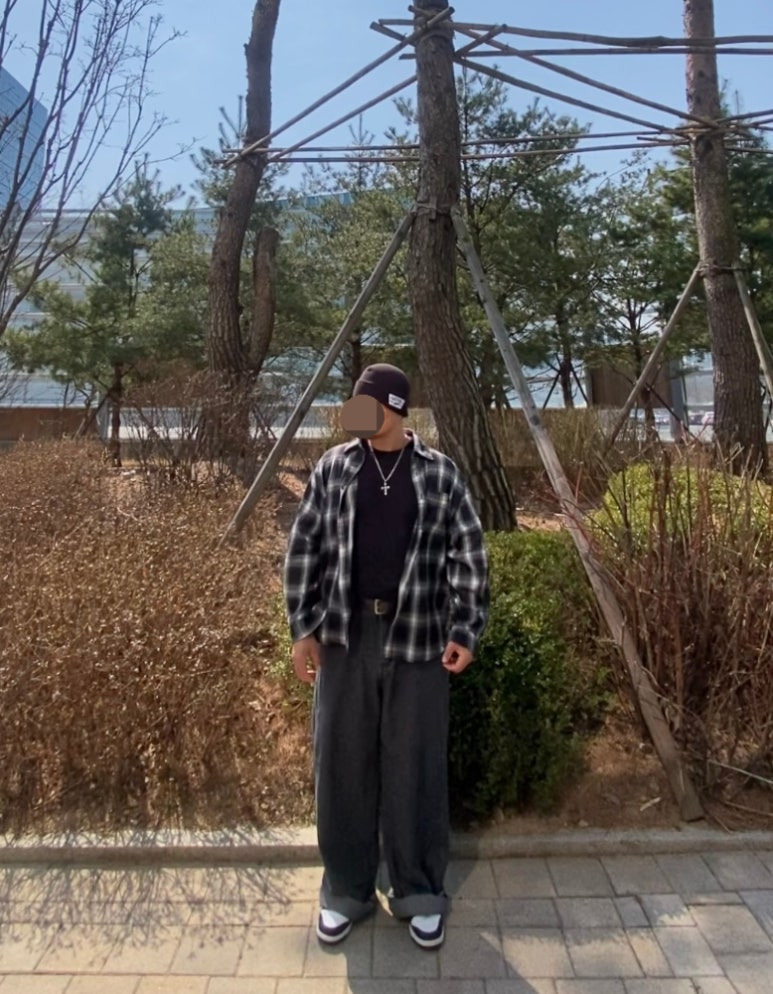 데일리룩('26. 3. 22.)반스 밀포드비니, 빈티지 십자가목걸이, 리메인세컨드 체크셔츠, 무신사스탠다드 티셔츠, 유니클로 벨트, 그리너리크리드 데님팬츠, 나이키 덩크로우 돌고래