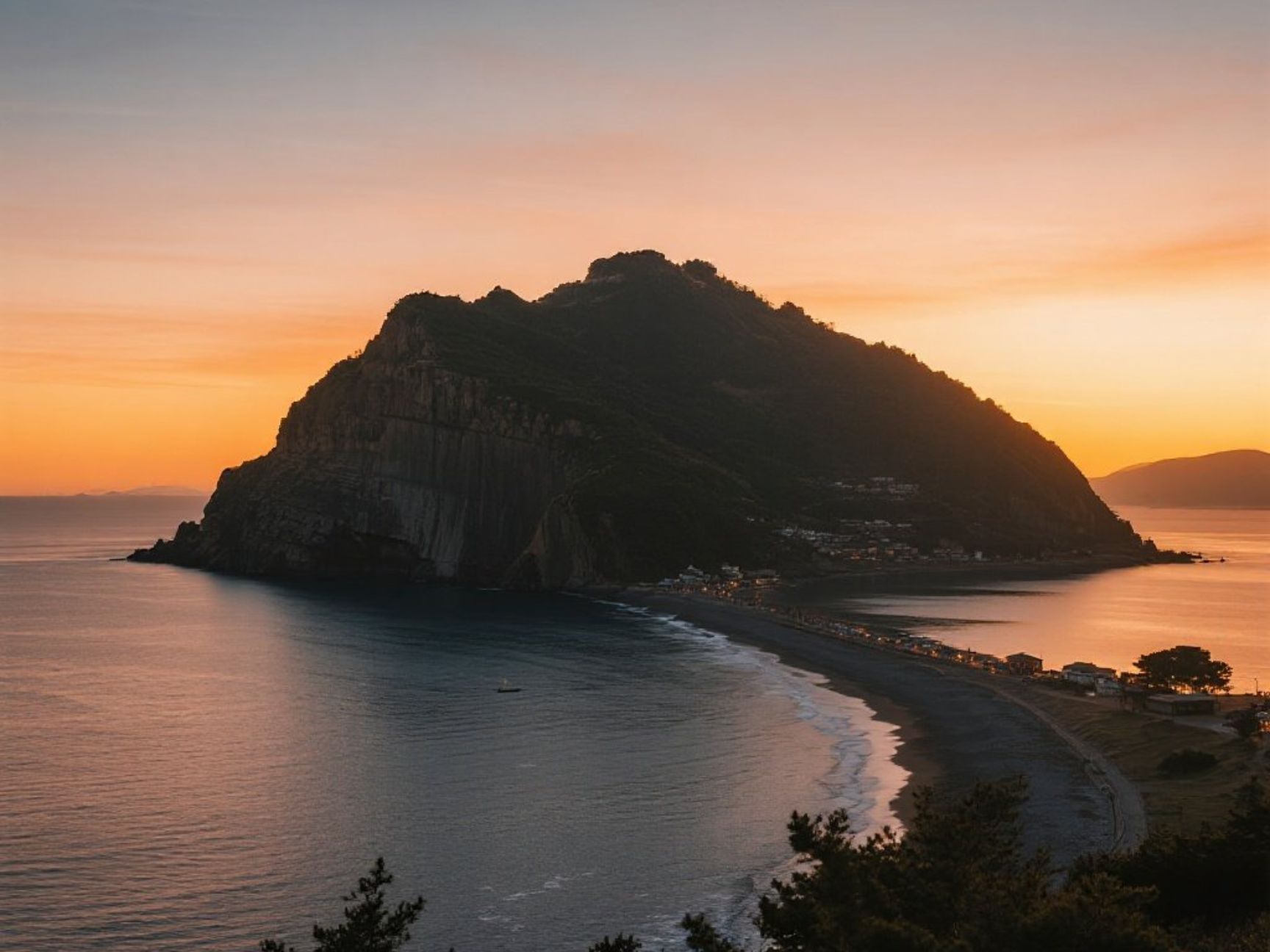 제주 성산일출봉에서 바라본 유네스코 세계유산 신년 일출 풍경