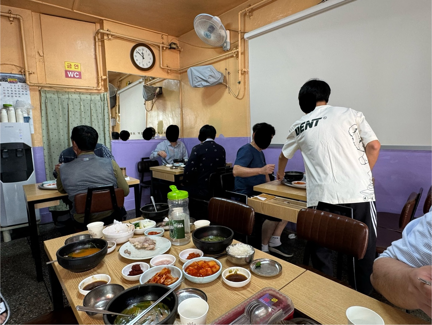 가마솥 돼지국밥 내부