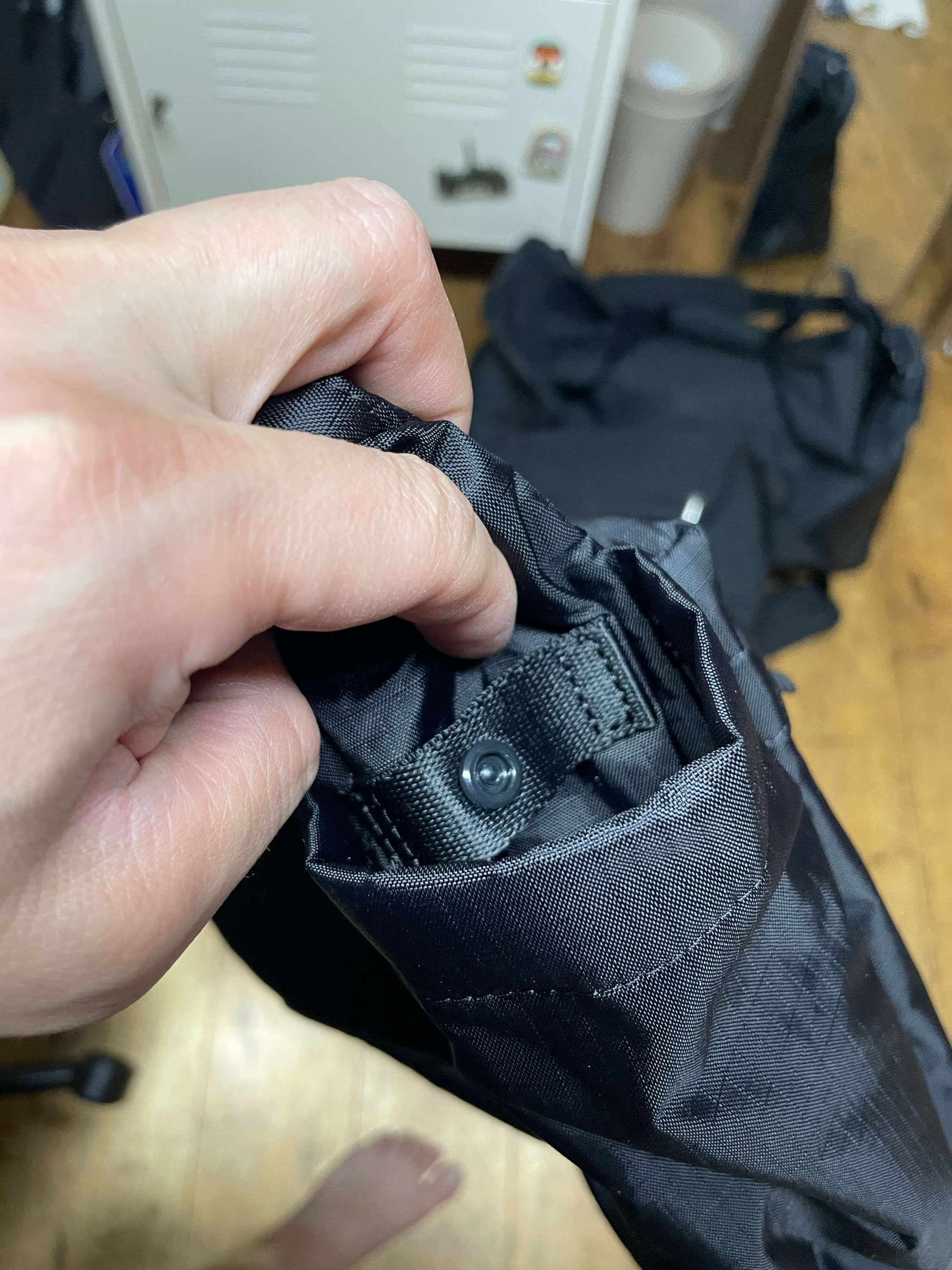 유니클로 멀티포켓 숄더백